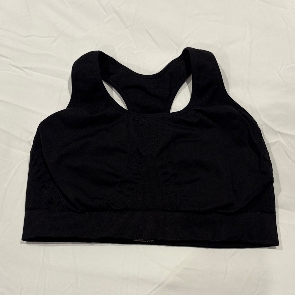 Sleek Black Sports Bra